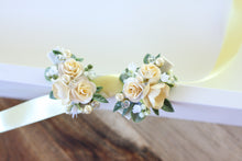 Load image into Gallery viewer, Floral Clips - Butter