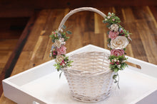 Load image into Gallery viewer, Floral basket - Cotton tail