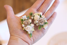 Load image into Gallery viewer, Floral clips - Vintage cream