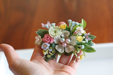 Load image into Gallery viewer, Floral hair clip - Rainbow pearl