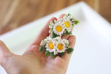 Load image into Gallery viewer, Floral clips - Daisy
