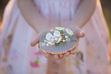 Load image into Gallery viewer, Floral hair clip - Pearl